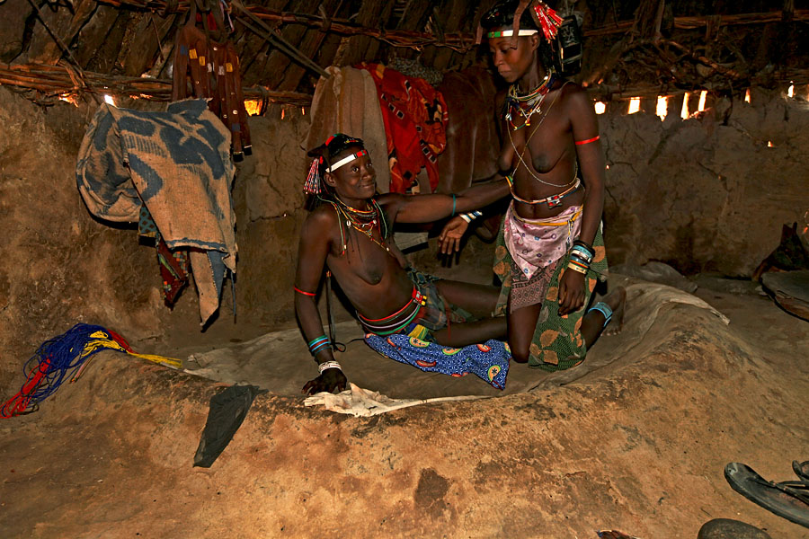  Woman from the Muhacaona ( Mucawana) tribe   Sleeping part of their home   Angola